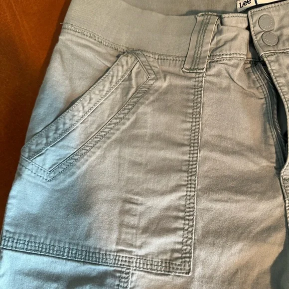 Lee easy fit light gray capris, 10, EUC - Picture 2 of 9